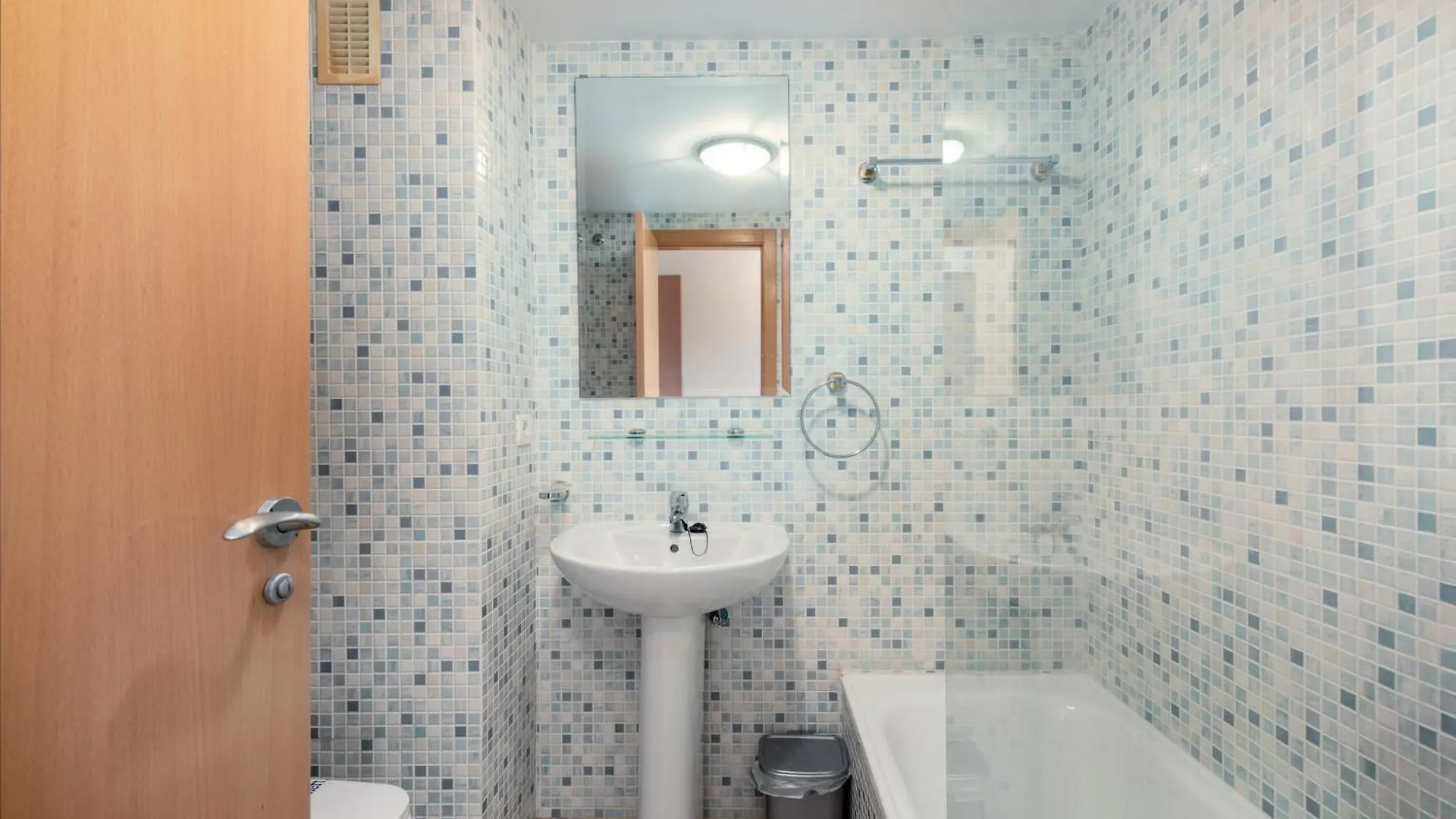 דירות Casares Del Sol 2100