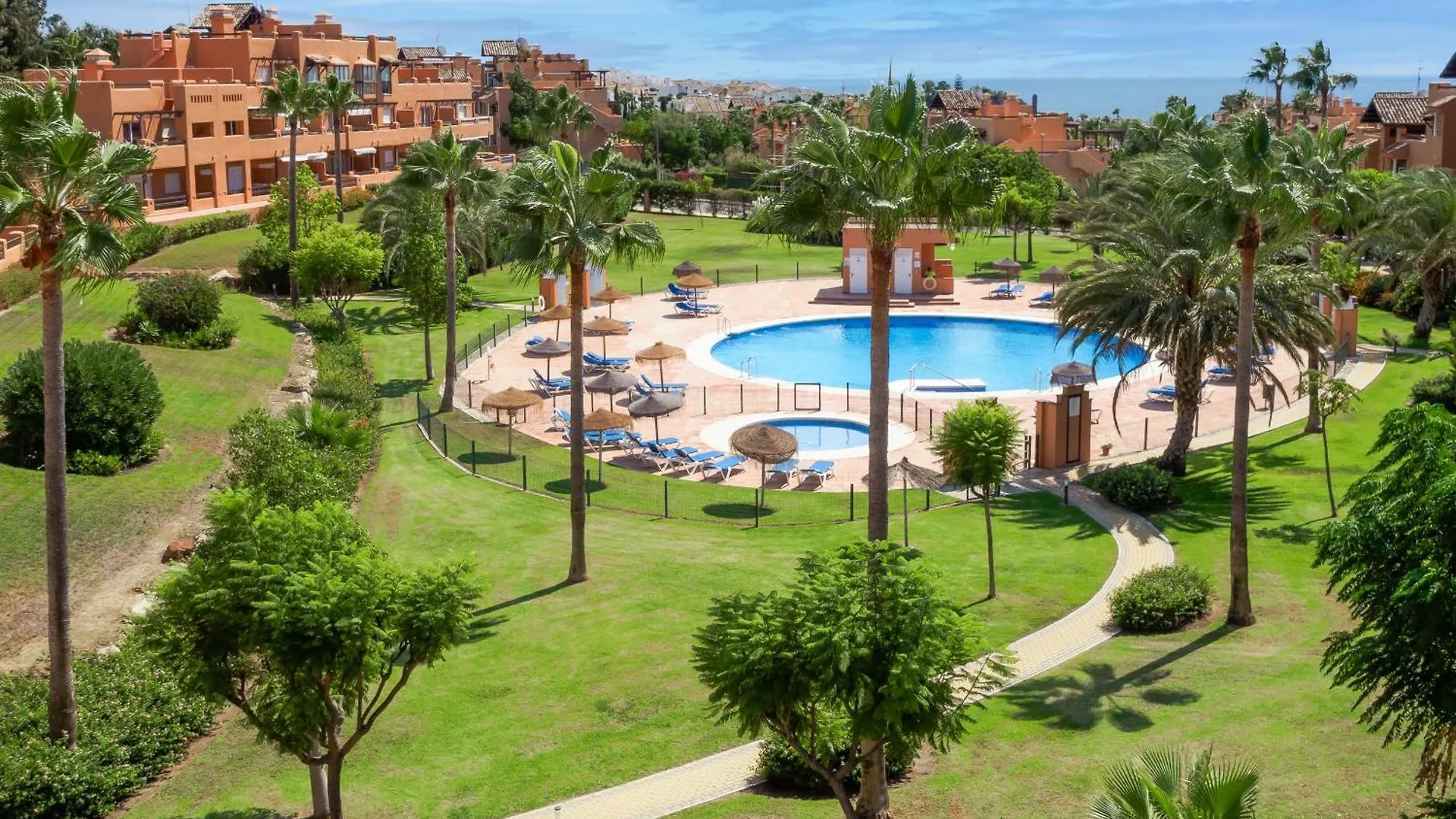 דירות Casares Del Sol 2100 ספרד