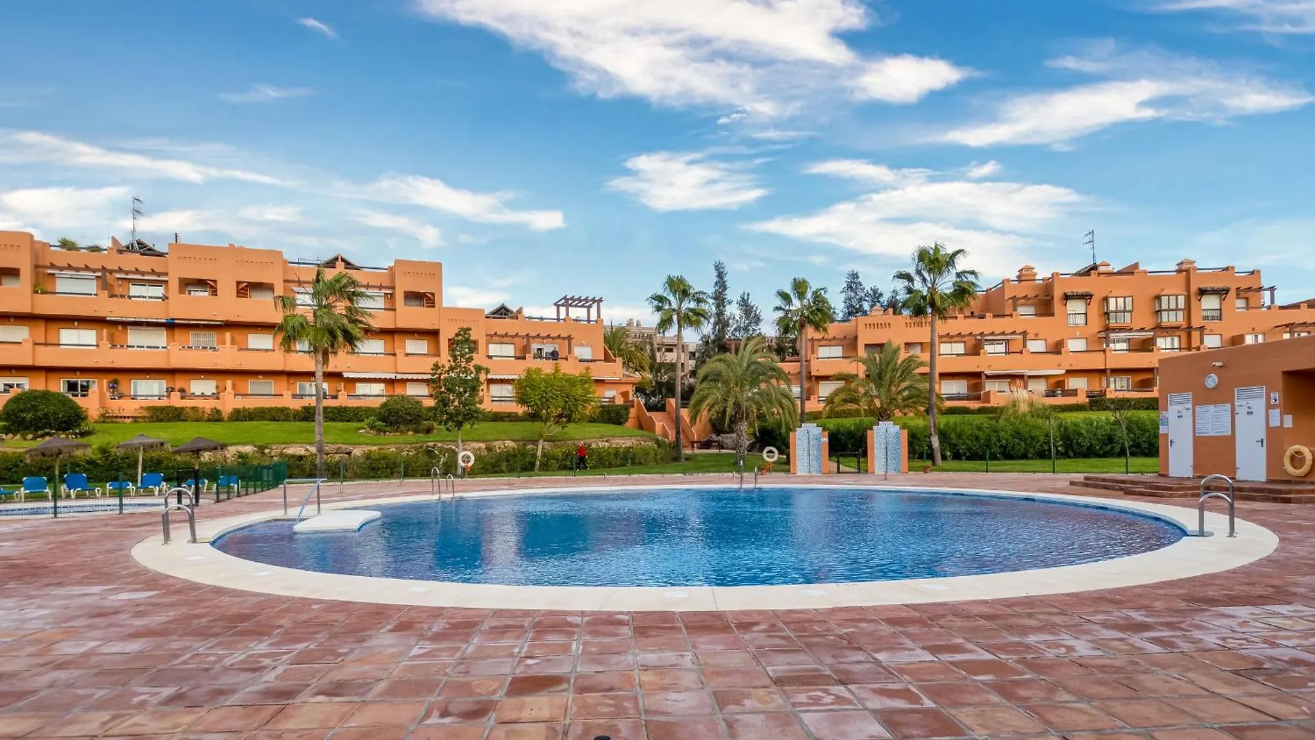 Casares Del Sol 2100 Apartman 0*,